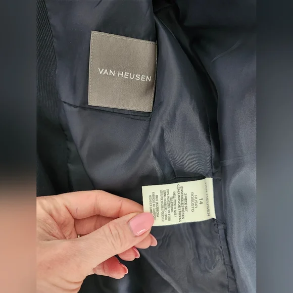 Classic Dark Blue Navy Boys Suit Van Heusen Size 14 Husky